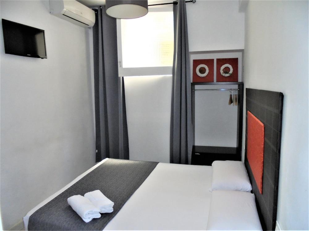 Easy Sants By Bossh! (Adults Only) Hostel Барселона Екстериор снимка